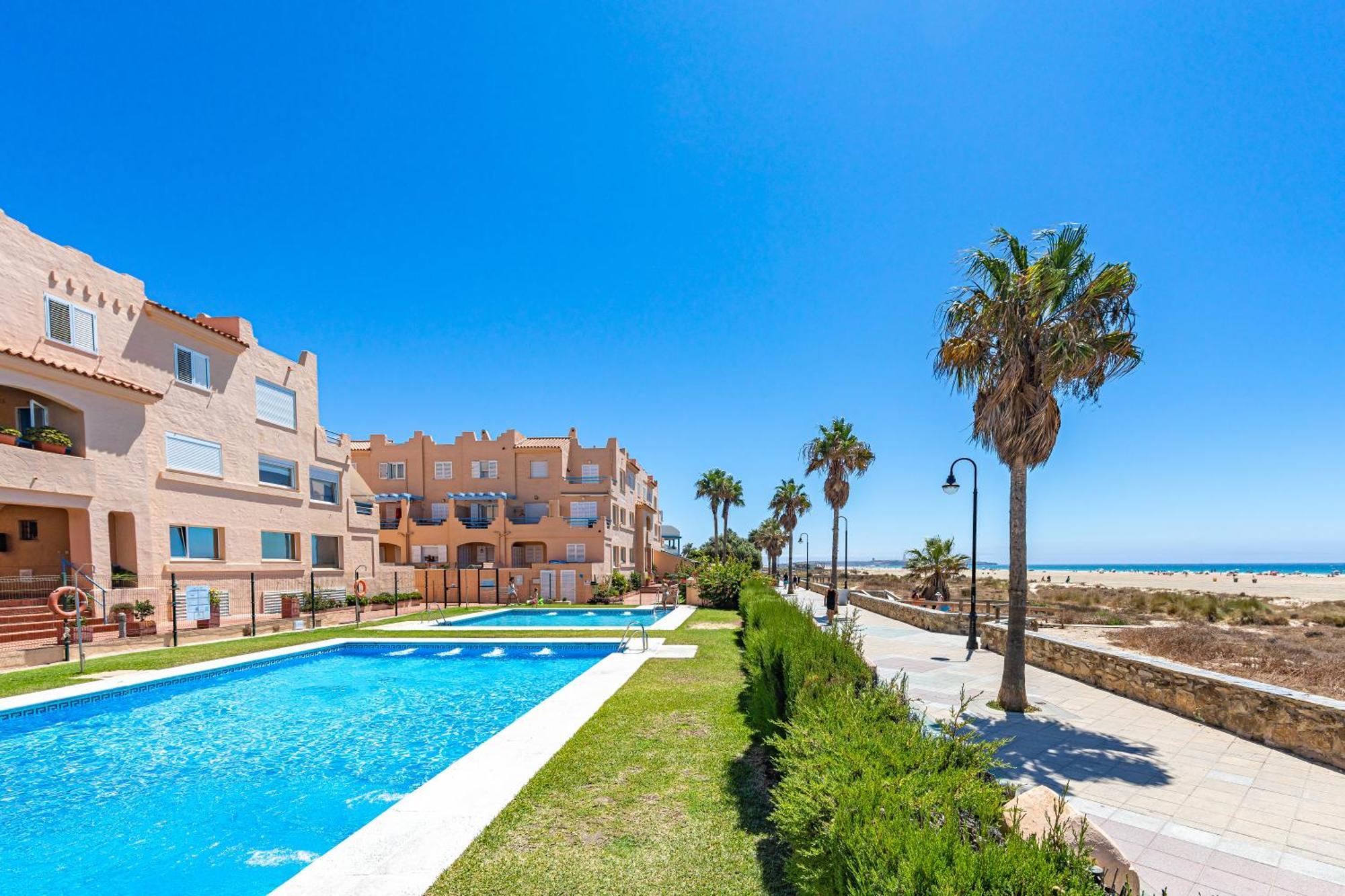Beachfront, Pool, Terrace, Garage & Fibre Internet Tarifa Esterno foto